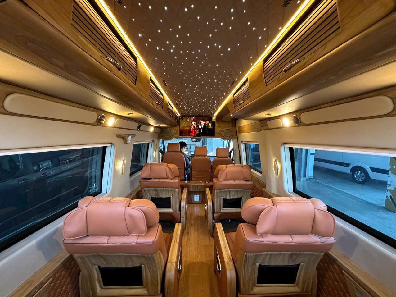 Thuê Xe Limousine 1 Chiều Đi Novaworld