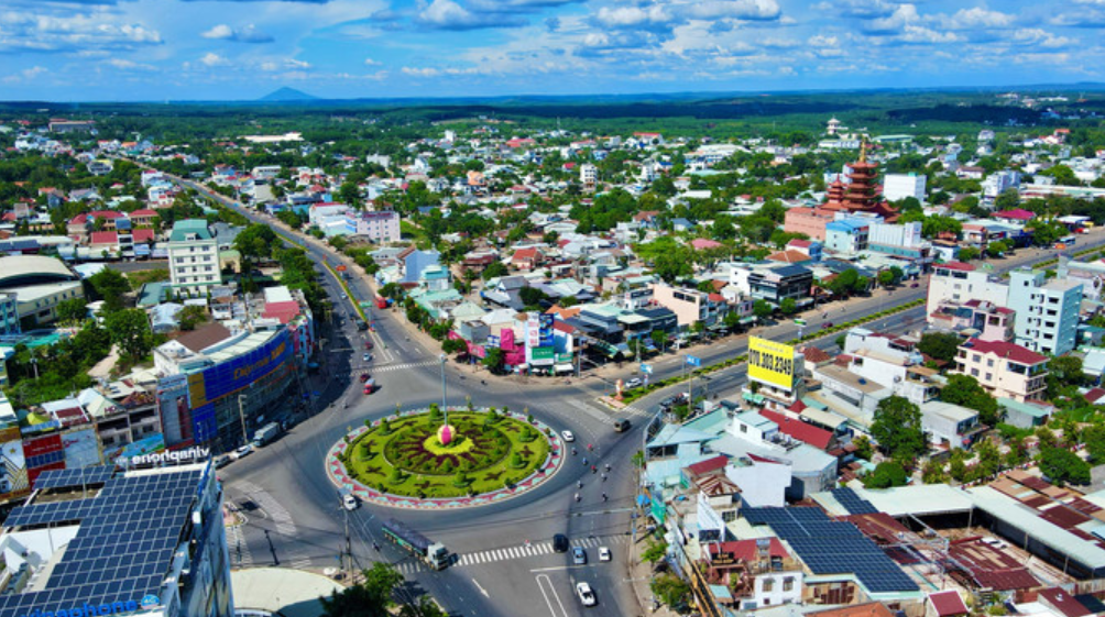 Hành Trình HCM – Bình Phước: Vì Sao Xe Limousine Chất Lượng Cao Là Giải Pháp Tuyệt Đối Cho Các KCN?