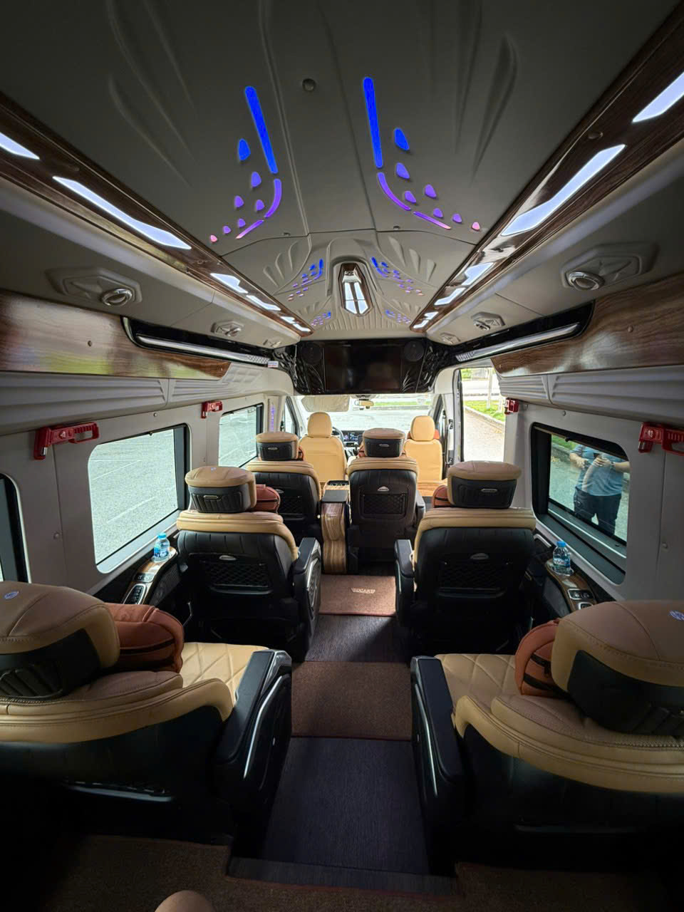 Limousine Cho Công Việc: Cho Thuê Dài Hạn, Phục Vụ Ban Giám Đốc Di Chuyển Thường Xuyên