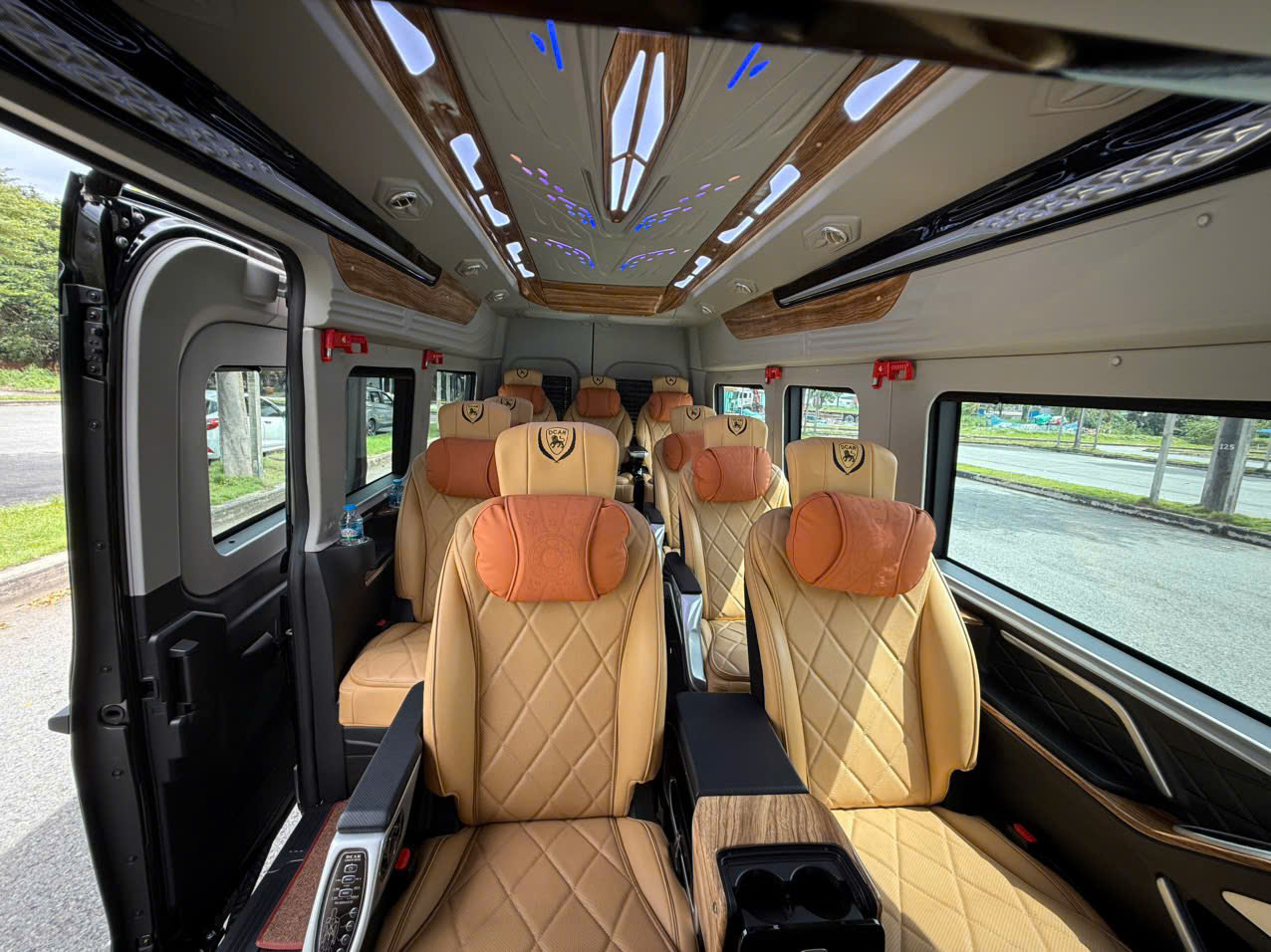 Thuê Limousine Cho Chuyến Khảo Sát, Công Tác Cao Cấp tại Bình Phước