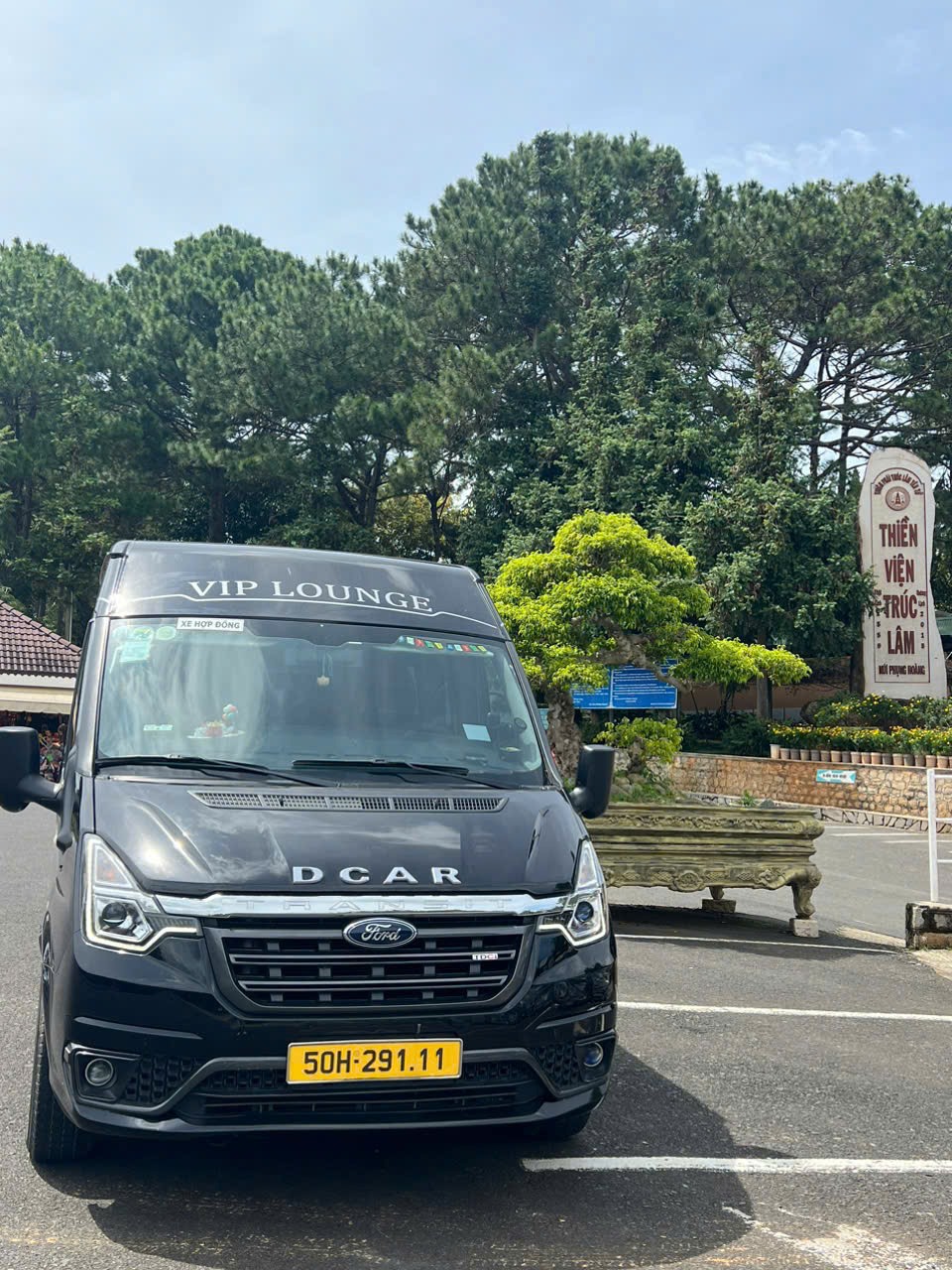 Thuê Limousine Ngắn Hạn Đón Đoàn Chuyên Gia tại Long An: Tốc Độ, Linh Hoạt và Đẳng Cấp