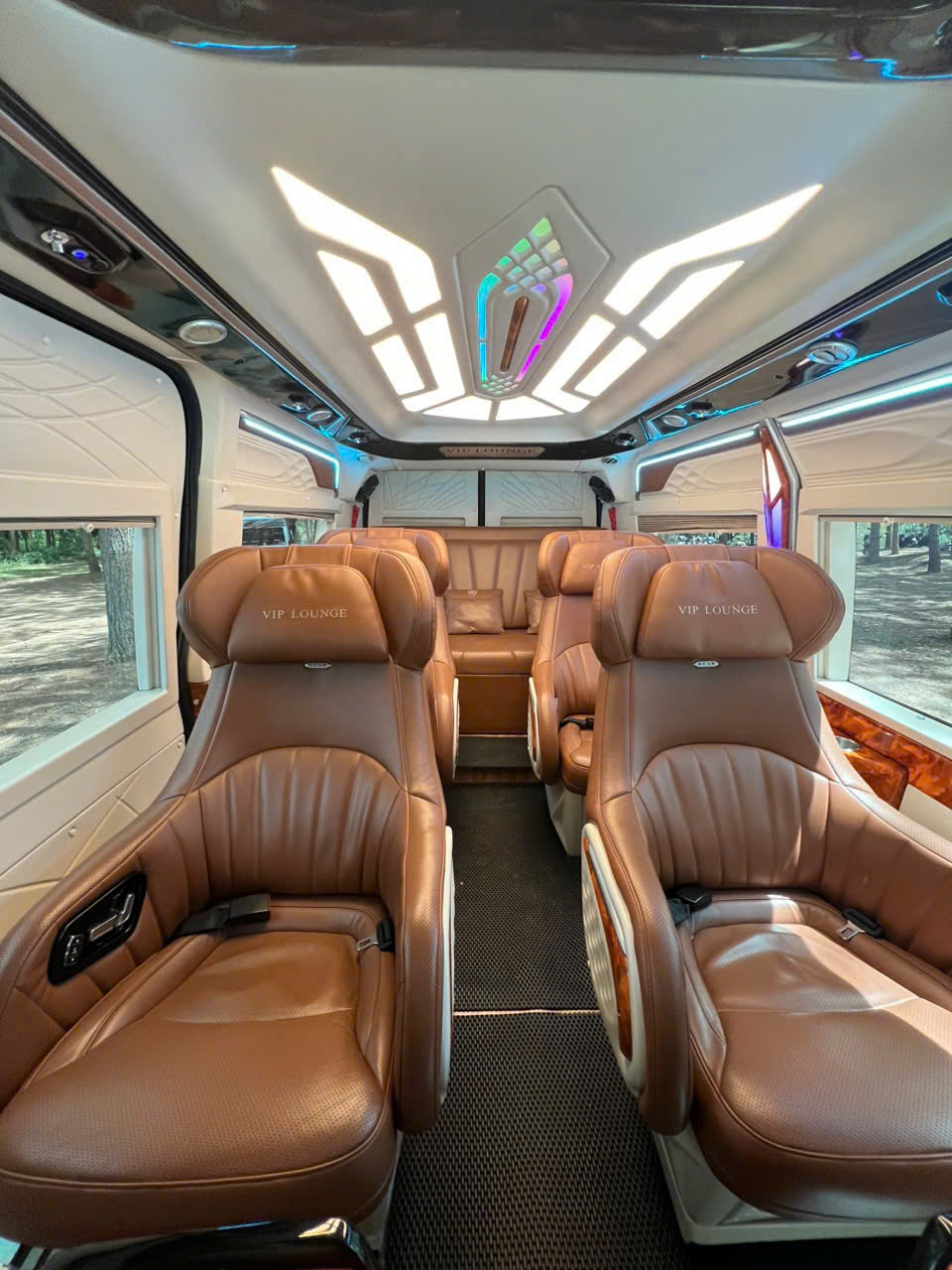 Tìm Thuê Xe Limousine: Giá và Chất Lượng Dịch Vụ Chuẩn VIP cho các KCN ở Bình Dương