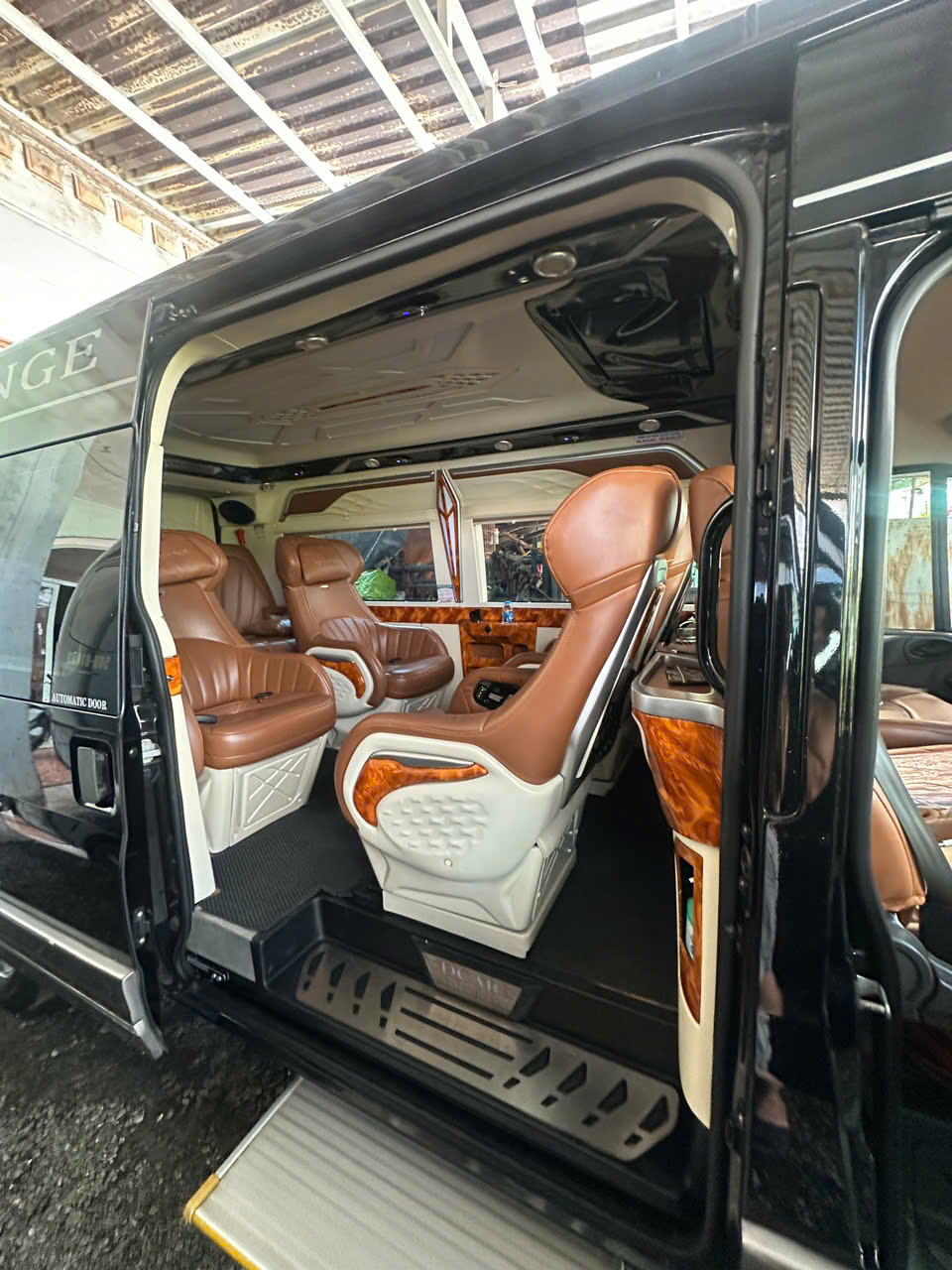 Dịch Vụ Xe Limousine Đưa Đón Sân Bay Long Thành Chuyên Nghiệp: Hành Trình Hoàn Hảo Cho Mọi Chuyến Bay