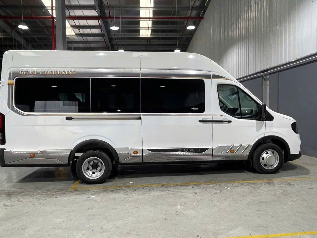 Thuê Limousine Sân Bay Long Thành Cho Đoàn Khách VIP: Đẳng Cấp Đón Tiếp, Trọn Vẹn Niềm Tin