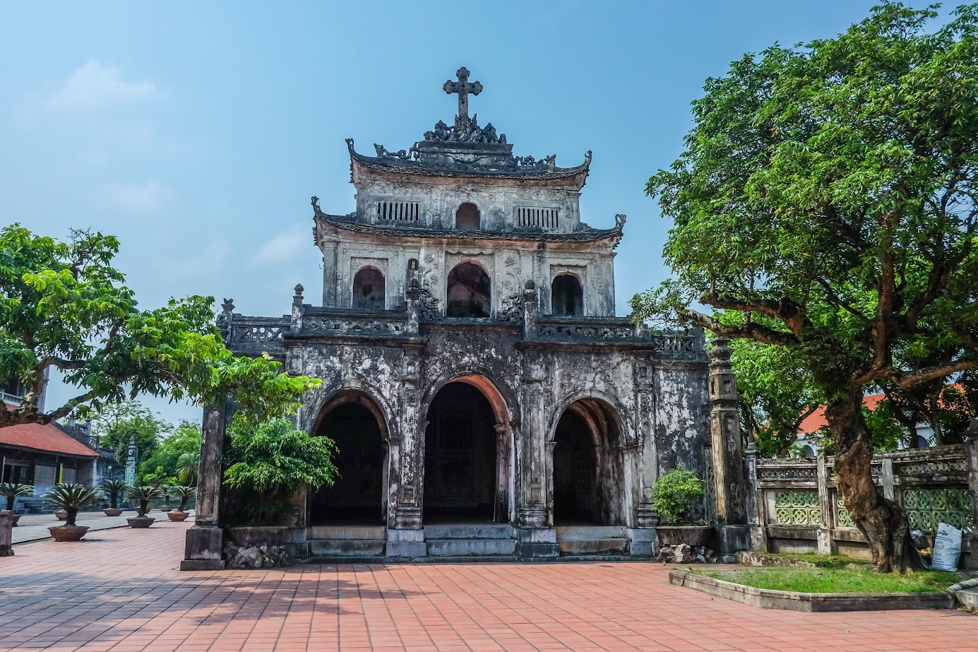 Khám Phá Trọn Vẹn Ninh Bình Hoang Sơ 2 Ngày 1 Đêm Cùng Gia Đình Trên Chiếc Limousine
