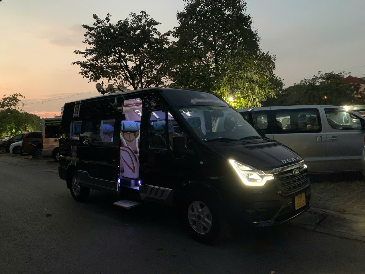 Tại Sao Bạn Nên Chọn Gói Xe Limousine Hạ Long Trong Ngày Kết Hợp Ăn Tối?