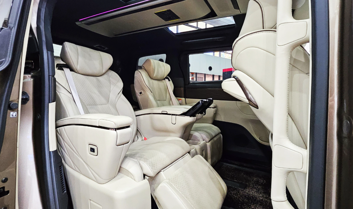 Bảng Giá Thuê Xe Toyota Alphard Đưa Đón Sân Bay Mới Nhất