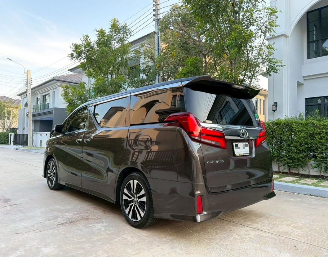 Dịch Vụ Cho Thuê Xe Sang Xe Toyota Alphard Đời Mới Cao Cấp