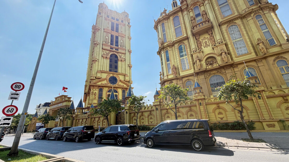 Khi Nào Doanh Nghiệp Nên Thuê Toyota Alphard Cho Lãnh Đạo?