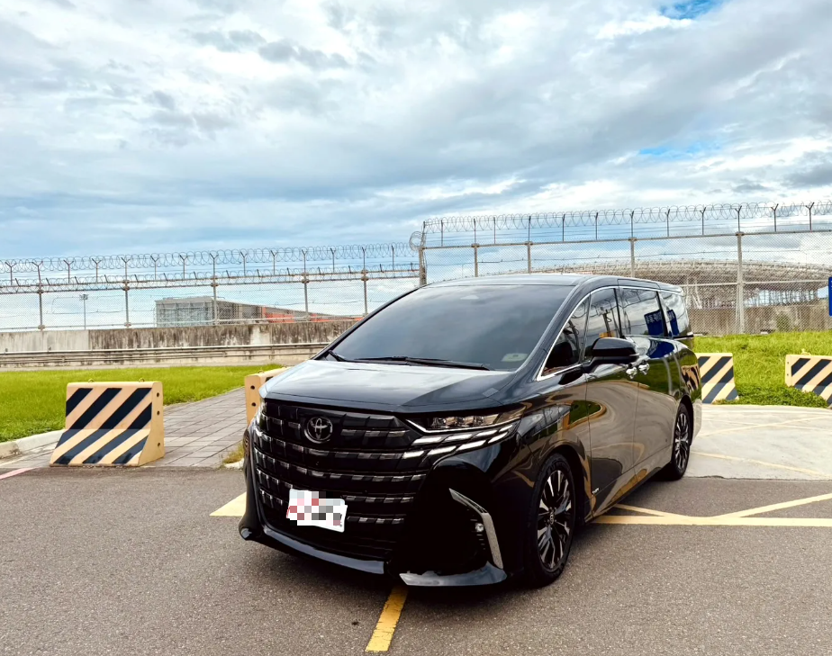 Khi Nào Doanh Nghiệp Nên Thuê Toyota Alphard Cho Lãnh Đạo?