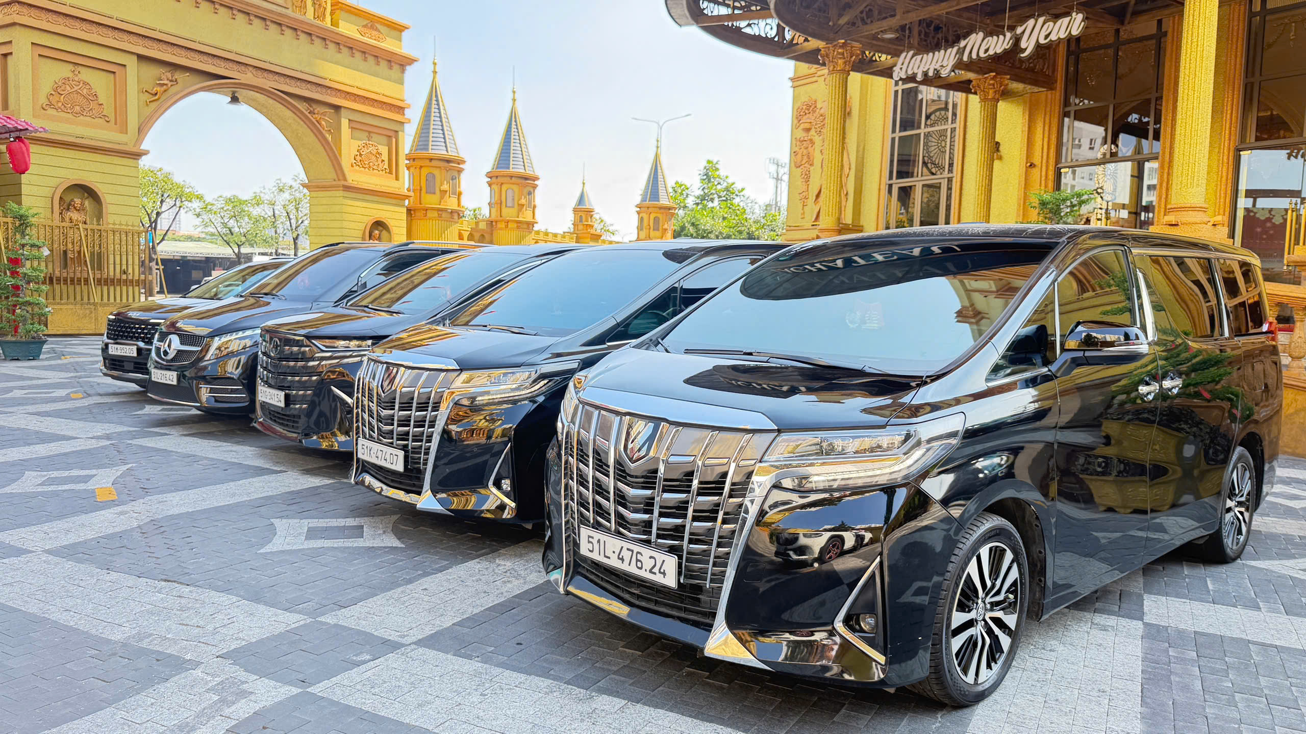 Thuê Xe Sang Toyota Alphard Đi Vũng Tàu: Trải Nghiệm Chuyến Nghỉ Dưỡng Vương Giả Và Thư Thái