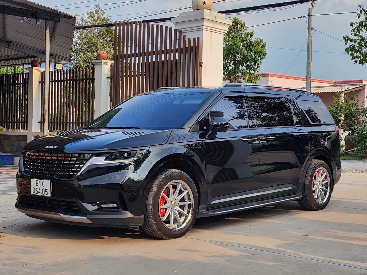 Toyota Alphard Và Carnival – Nên Chọn Xe Nào Cho Chủ tịch và Ban Giám Đốc?