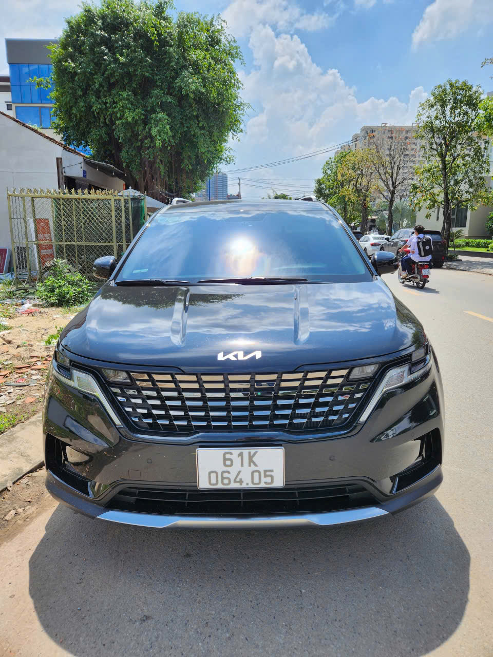 Toyota Alphard Và Carnival – Nên Chọn Xe Nào Cho Chủ tịch và Ban Giám Đốc?