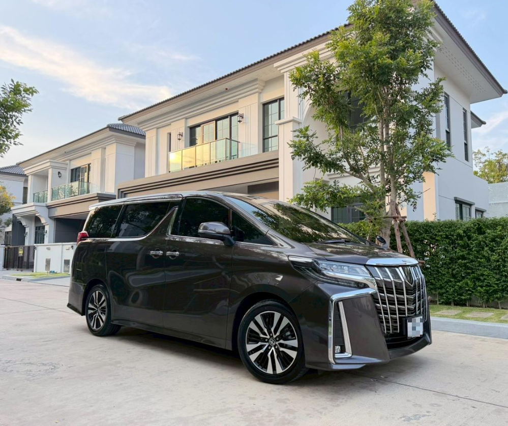 Toyota Alphard Và Carnival – Nên Chọn Xe Nào Cho Chủ tịch và Ban Giám Đốc?