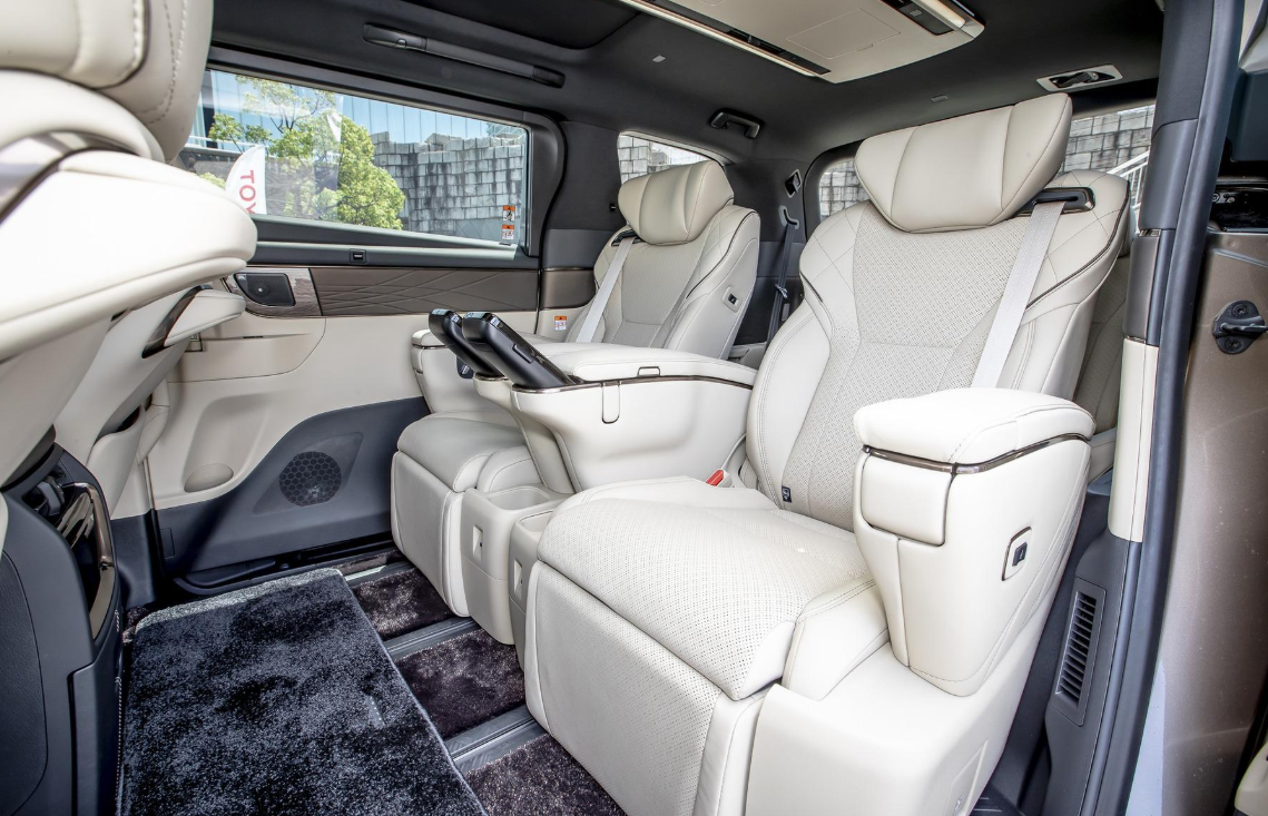 Xe Toyota Alphard – Đẳng Cấp Chủ Tịch Cho Lãnh Đạo Doanh Nghiệp Cùng ASM Car Rental